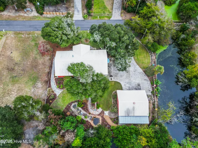 $985,000 | 303 Live Oak Street, Emerald Isle, NC 28594