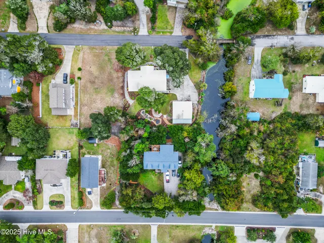 $985,000 | 303 Live Oak Street, Emerald Isle, NC 28594