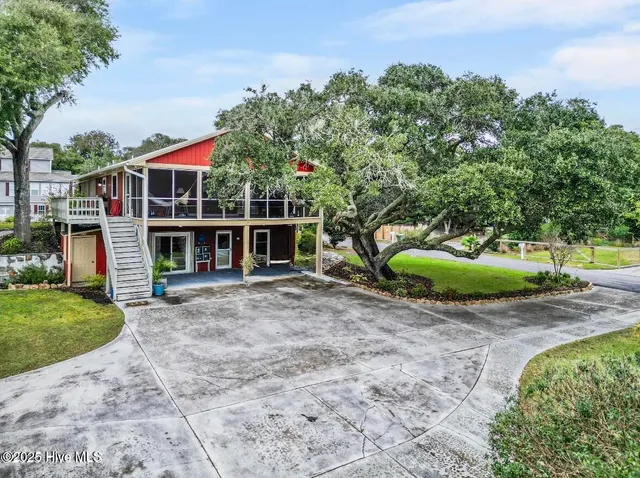 $985,000 | 303 Live Oak Street, Emerald Isle, NC 28594