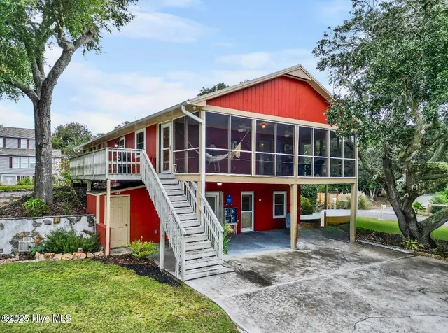 $985,000 | 303 Live Oak Street, Emerald Isle, NC 28594
