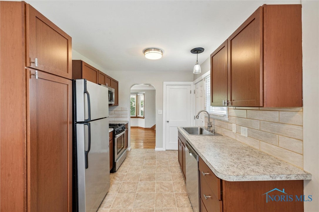 516 Cloverdale Road Toledo, OH 43612 - Photo 19 of 42 Gallery Image 19