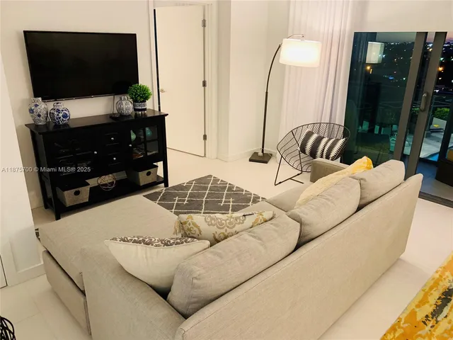 $4,000 | 501 Northeast 31st Street, Unit 709, Miami, FL 33137