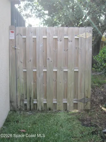 a view of a entrance gate of the house
