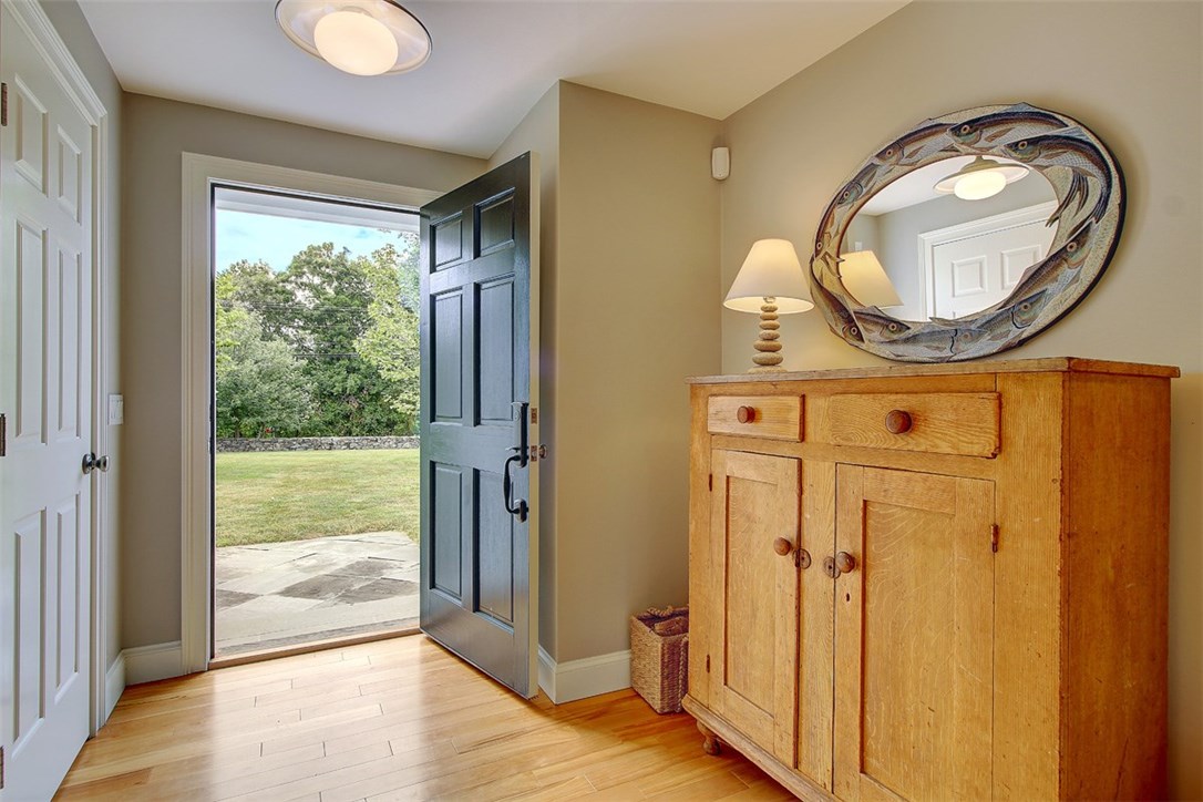 60 Touisset Road Warren, RI 02885 - Photo 14 of 35 Gallery Image 14