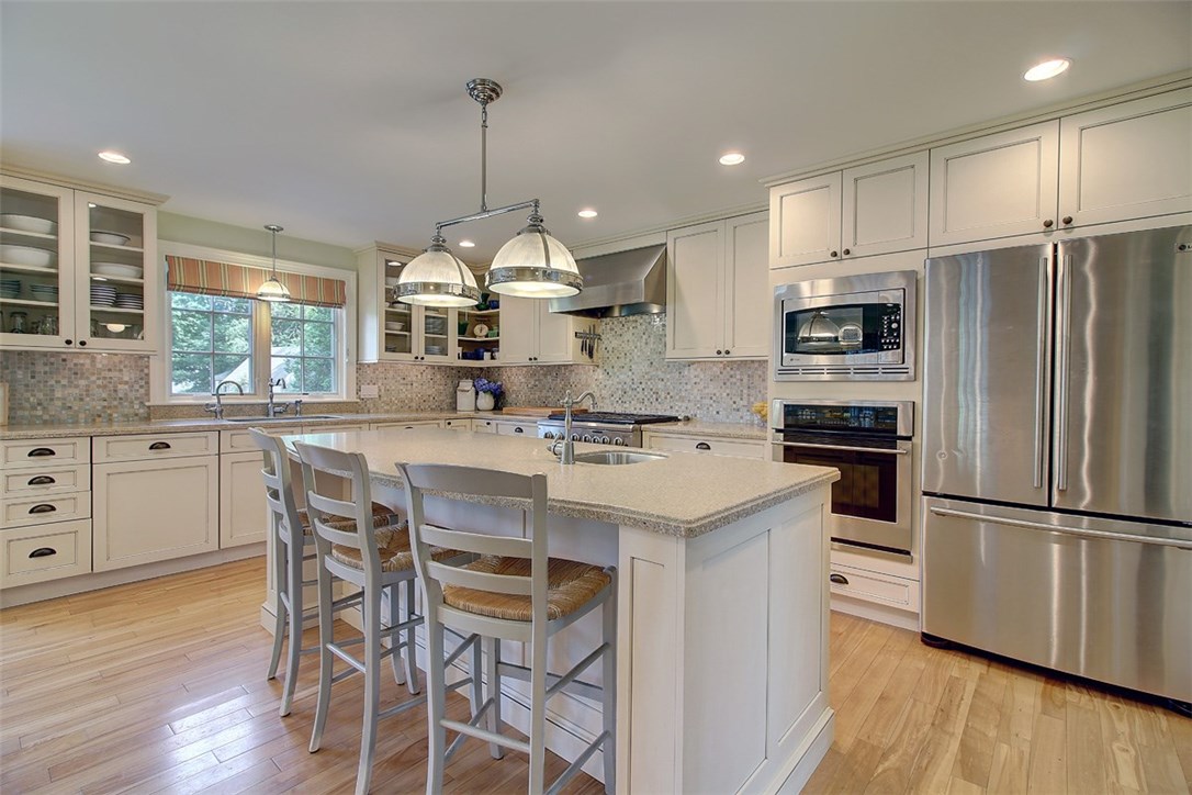 60 Touisset Road Warren, RI 02885 - Photo 5 of 35 Gallery Image 5
