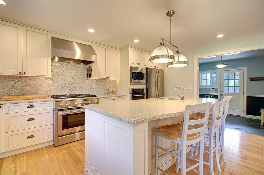 60 Touisset Road Warren, RI 02885 - Photo 8 of 35 Gallery Image 8