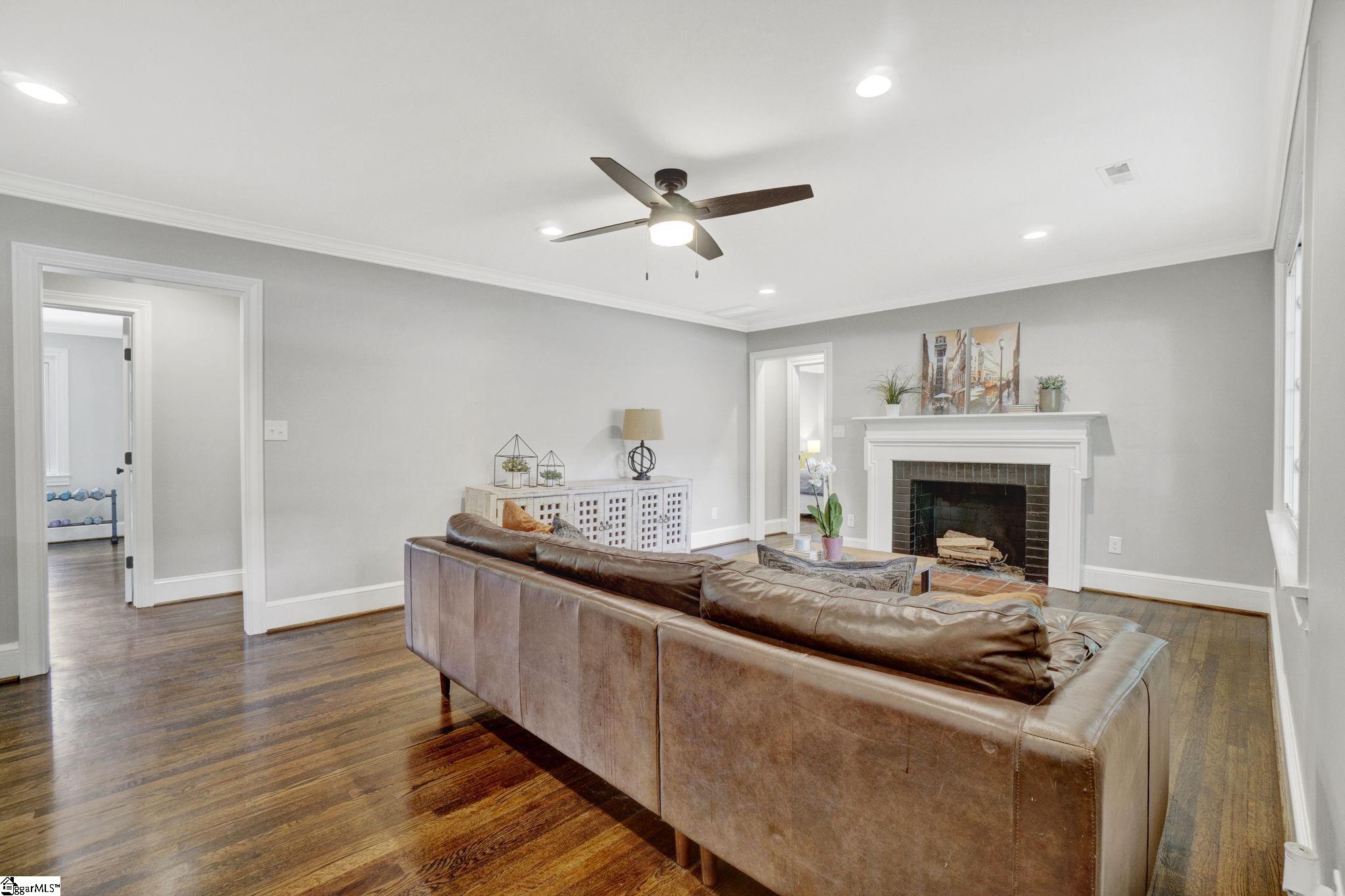 240 West Faris Road Greenville, SC 29605 - Photo 3 of 36 Gallery Image 3