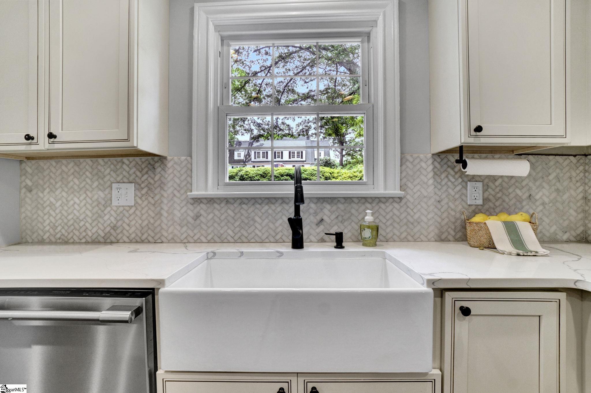 240 West Faris Road Greenville, SC 29605 - Photo 7 of 36 Gallery Image 7