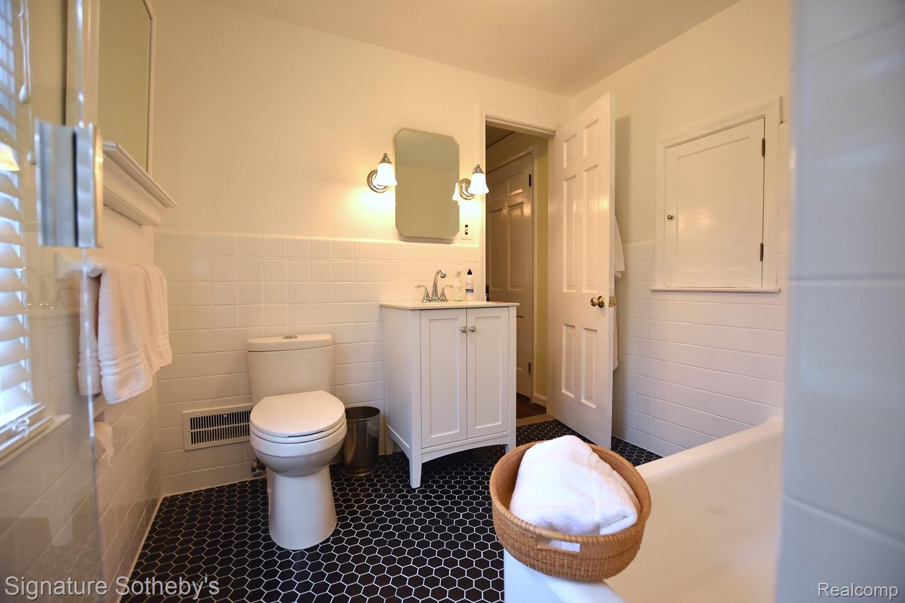275 Hamilton Road Bloomfield Hills, MI 48301 - Photo 35 of 47 DSC_0711.JPG
