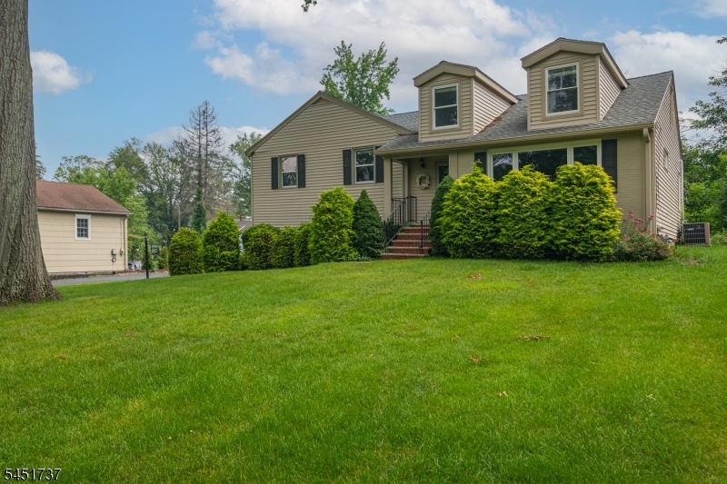 17 Turtle Road Morristown, NJ 07960 - Photo 1 of 25 Gallery Image 1