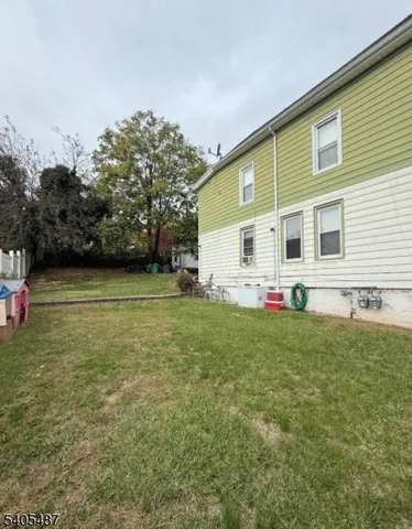 a view of a house with a backyard