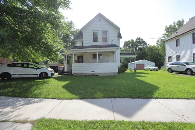 $149,900 | 801 Academy Street, Elroy, WI 53929