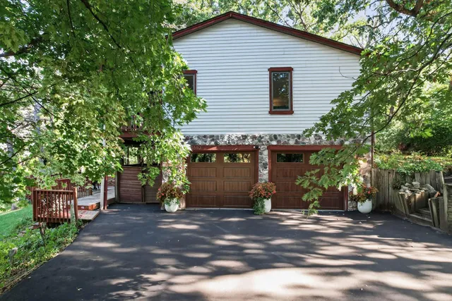 $599,900 | 1610 Briarwood Avenue, Mahtomedi, MN 55115