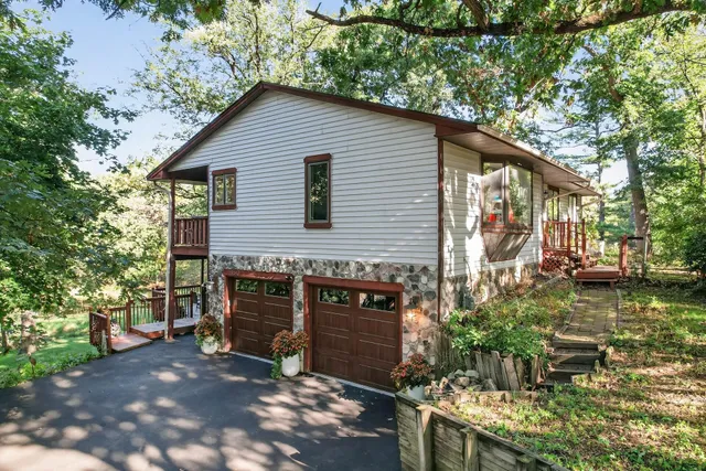 $599,900 | 1610 Briarwood Avenue, Mahtomedi, MN 55115