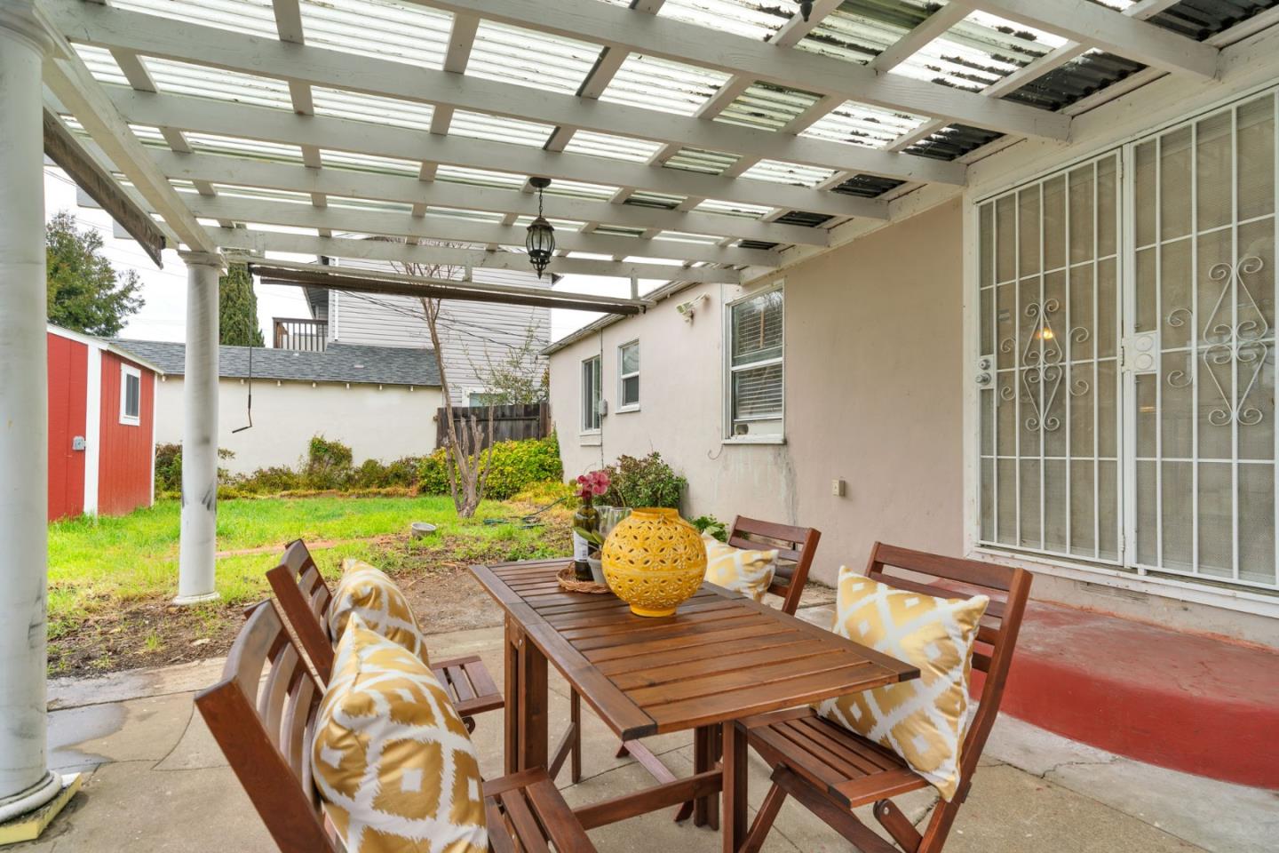 809 Modoc Street Vallejo, CA 94591 - Photo 25 of 31 a dining room with furniture a garden and patio view