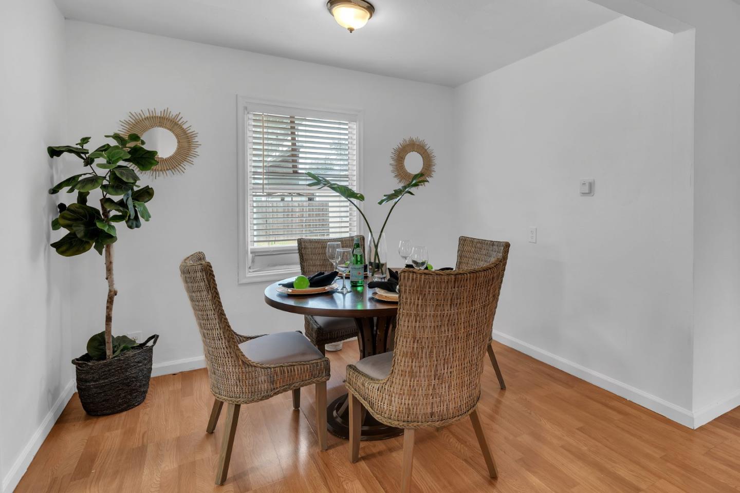 809 Modoc Street Vallejo, CA 94591 - Photo 8 of 31 a dining room with furniture and wooden floor