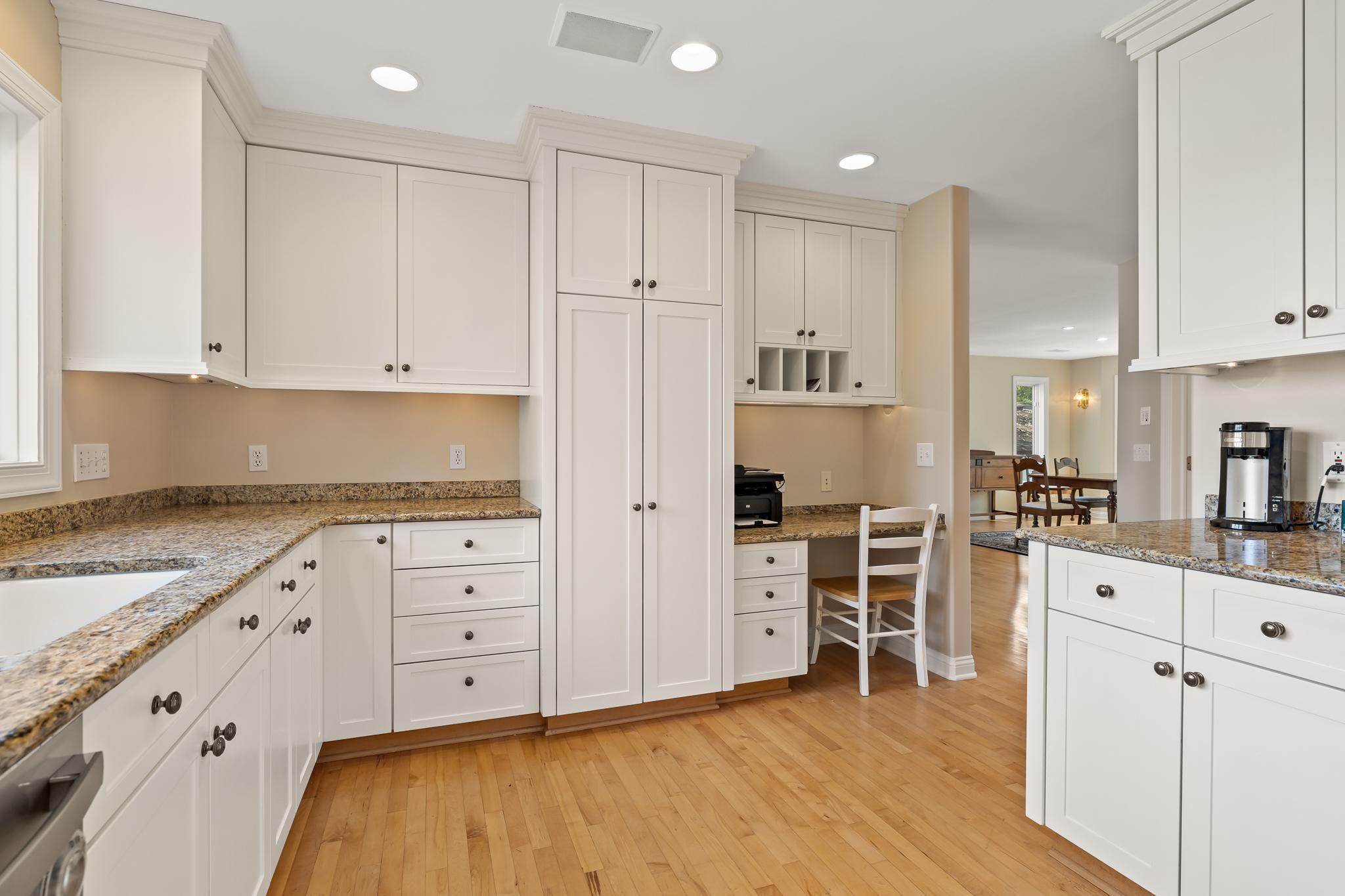 264 Peninsula Road Medicine Lake, MN 55441 - Photo 19 of 57