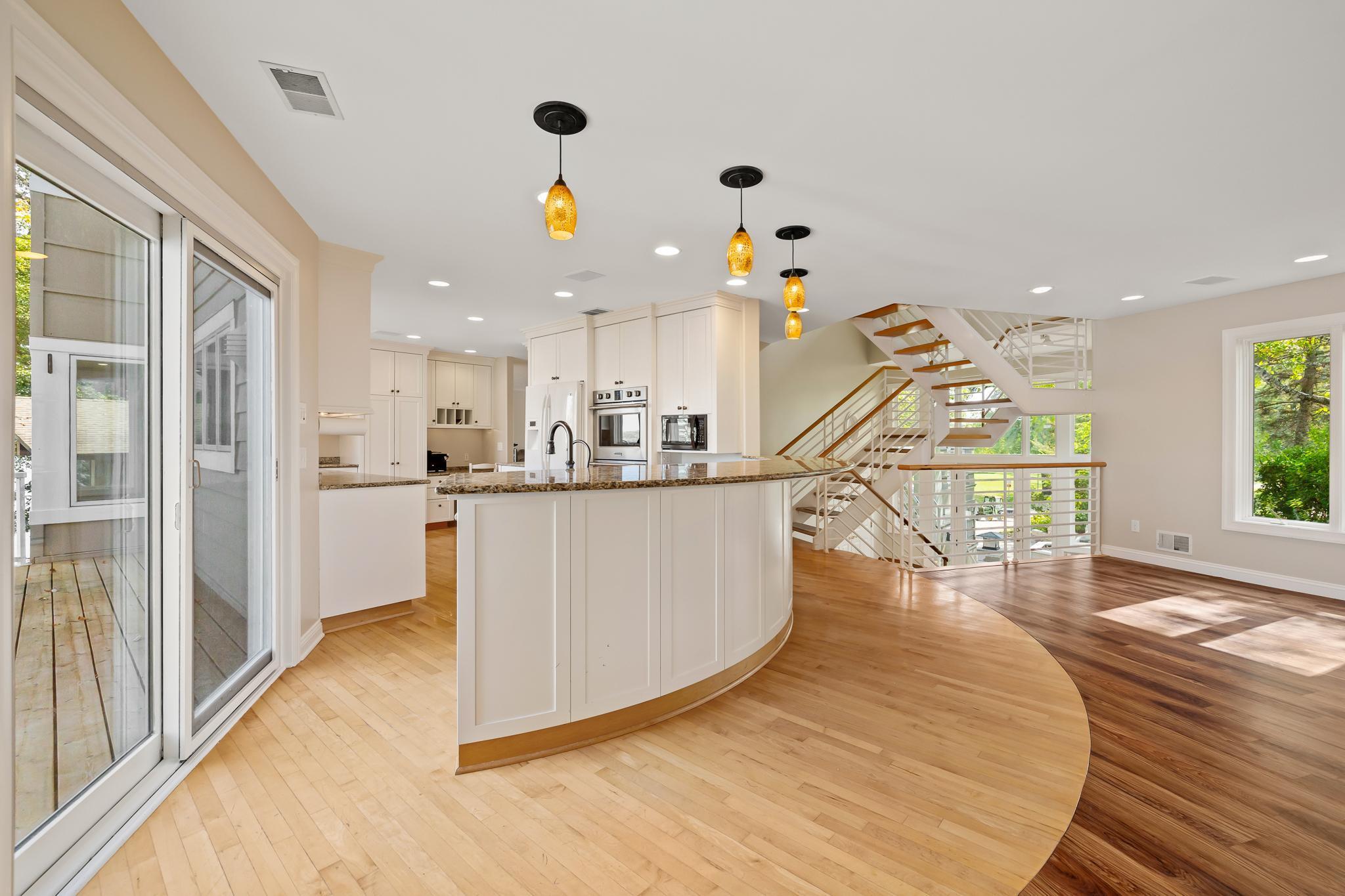 264 Peninsula Road Medicine Lake, MN 55441 - Photo 20 of 57