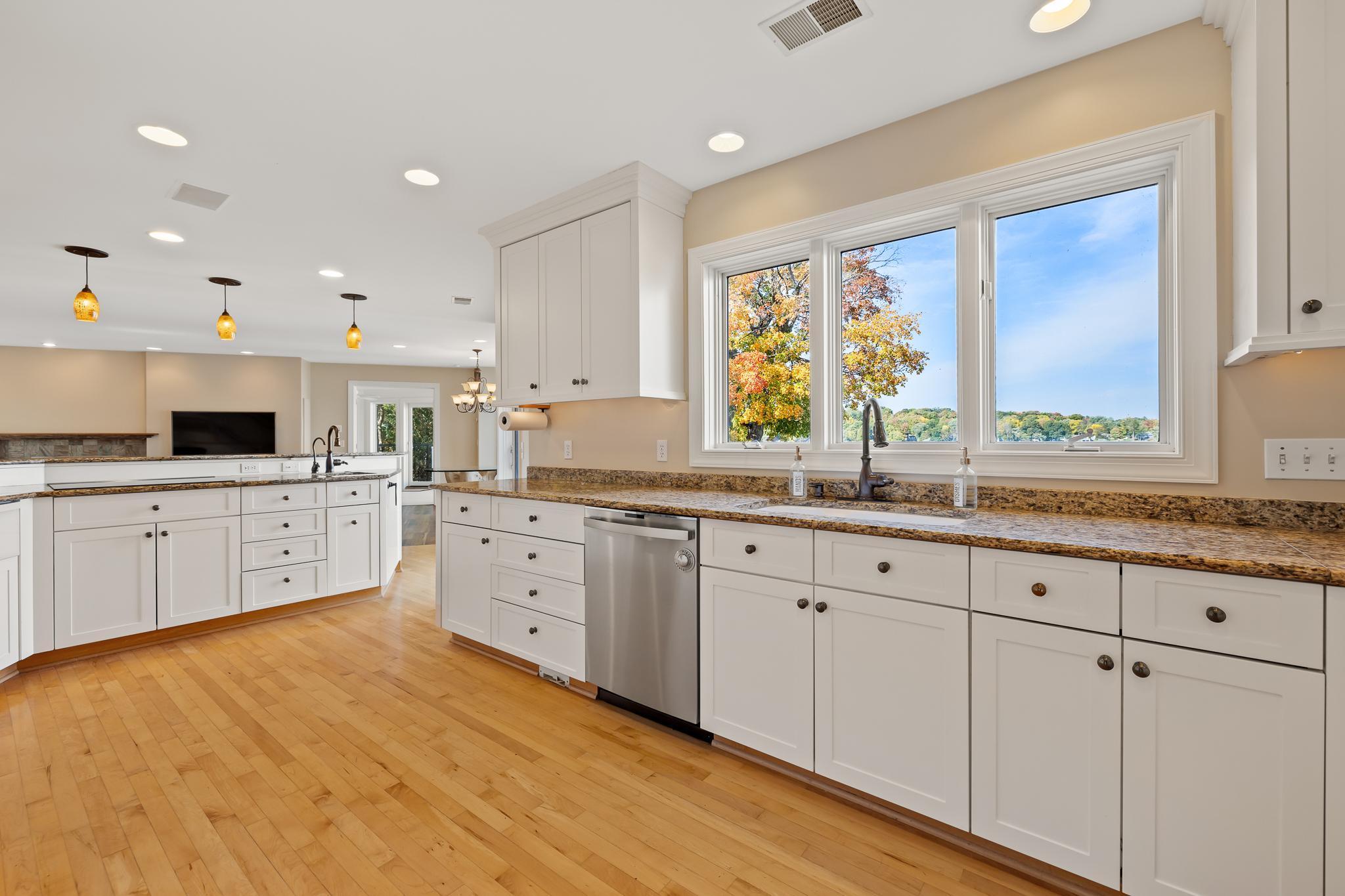 264 Peninsula Road Medicine Lake, MN 55441 - Photo 21 of 57