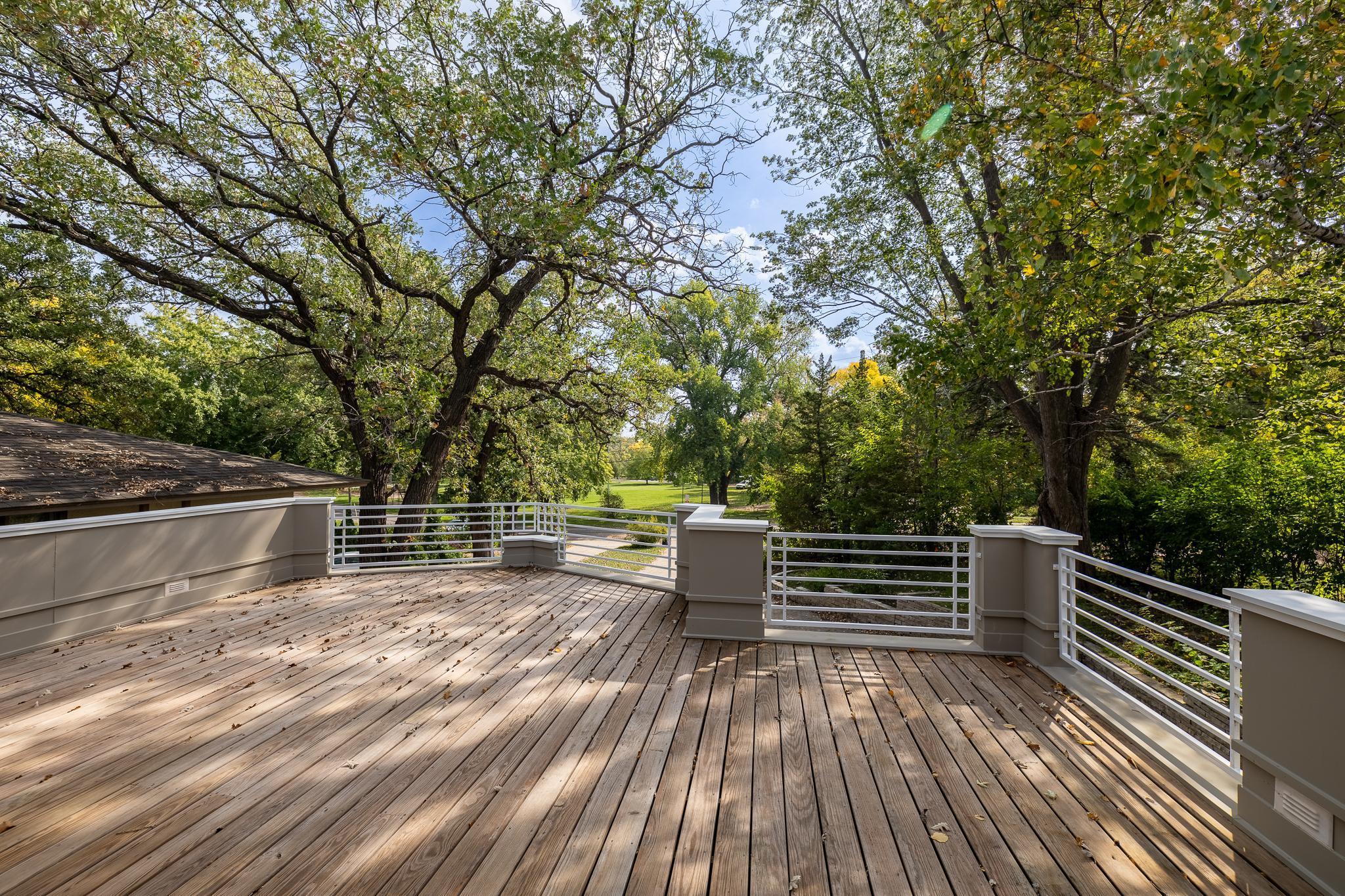 264 Peninsula Road Medicine Lake, MN 55441 - Photo 5 of 57