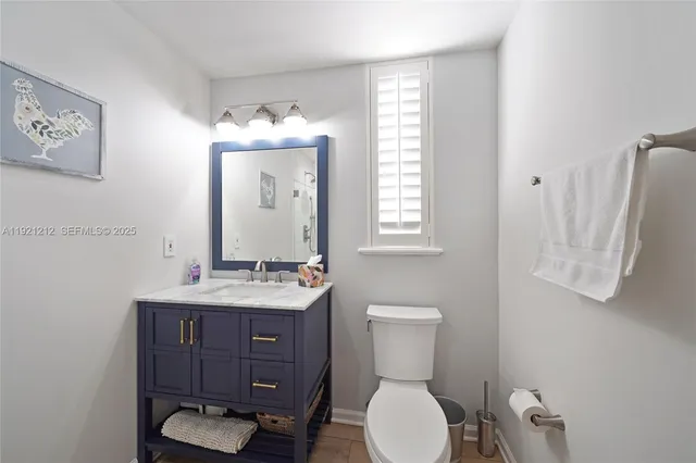 $619,000 | 2870 Pine Tree Drive, Unit 3, Miami Beach, FL 33140