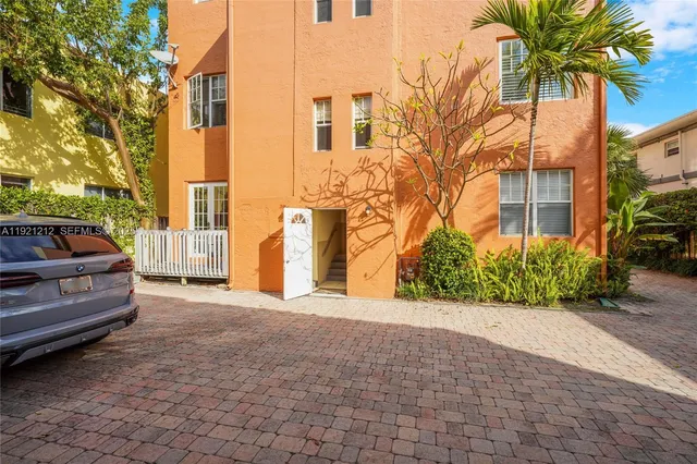 $619,000 | 2870 Pine Tree Drive, Unit 3, Miami Beach, FL 33140