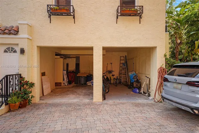 $619,000 | 2870 Pine Tree Drive, Unit 3, Miami Beach, FL 33140