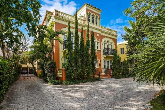 $619,000 | 2870 Pine Tree Drive, Unit 3, Miami Beach, FL 33140