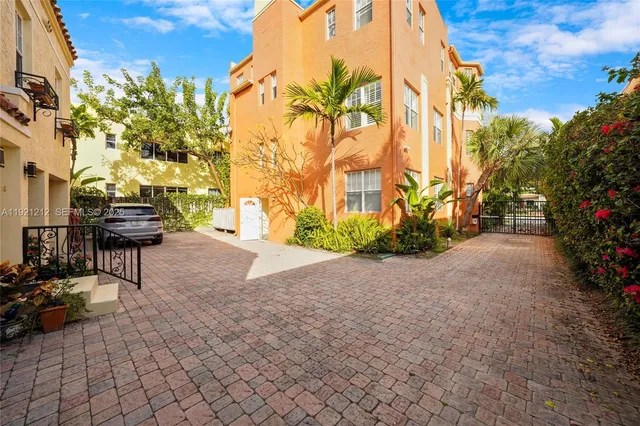 $619,000 | 2870 Pine Tree Drive, Unit 3, Miami Beach, FL 33140