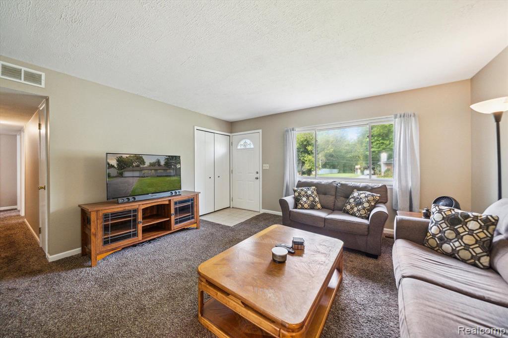 2951 Dearborn Avenue Rochester Hills, MI 48309 - Photo 5 of 33