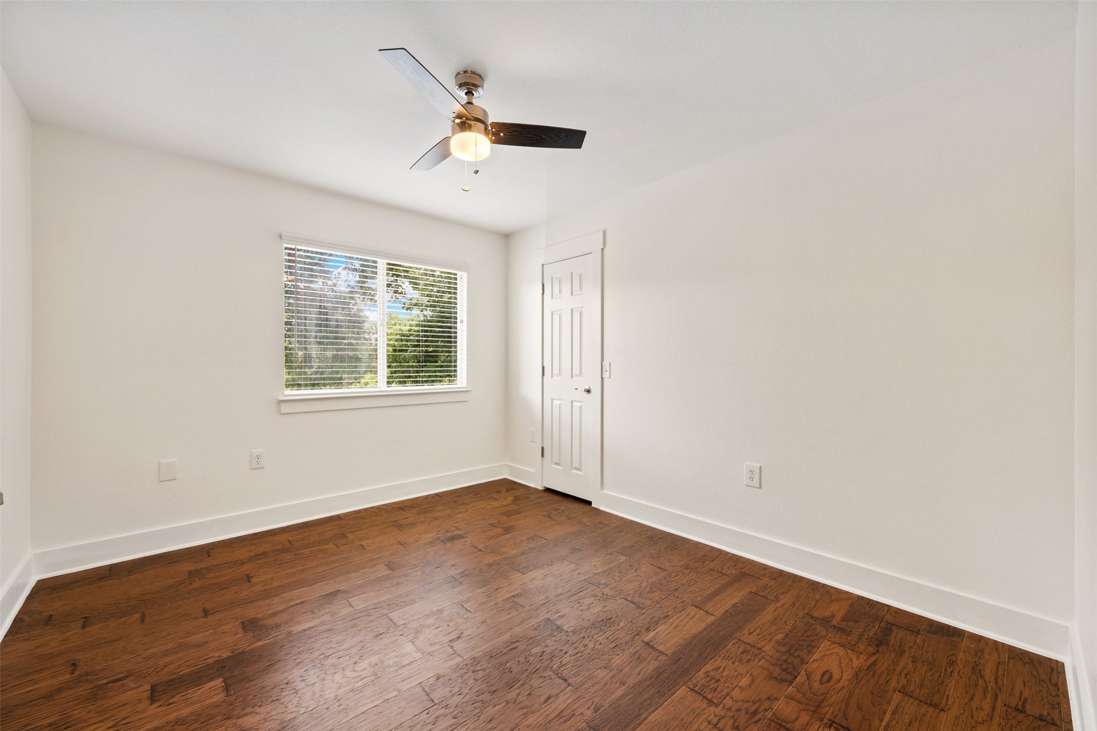 4912 Sara Drive, Unit A Austin, TX 78721 - Photo 24 of 28 Third bedroom
