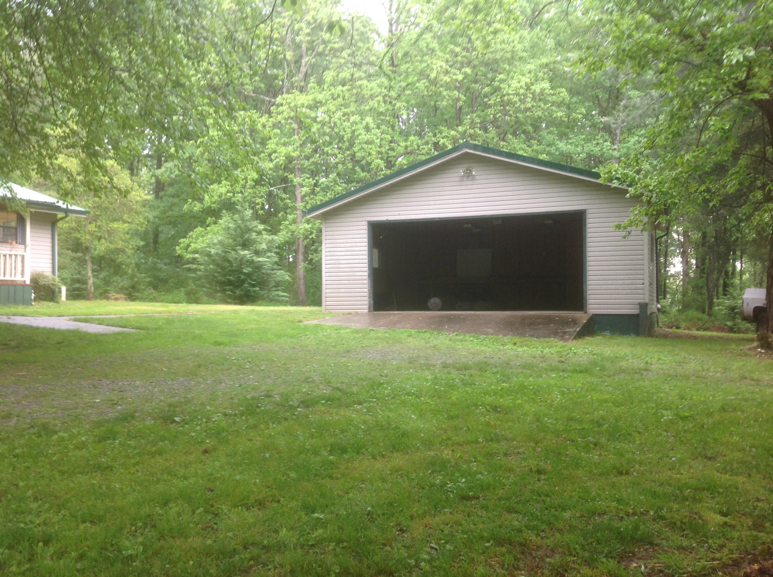 751 Cyrus Daniels Road Evensville, TN 37332 - Photo 17 of 27 17 GARAGE VIEW 2