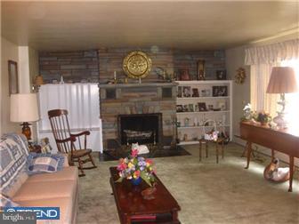 1386 Kepler Road Pottstown, PA 19464 - Photo 4 of 12 Living Room