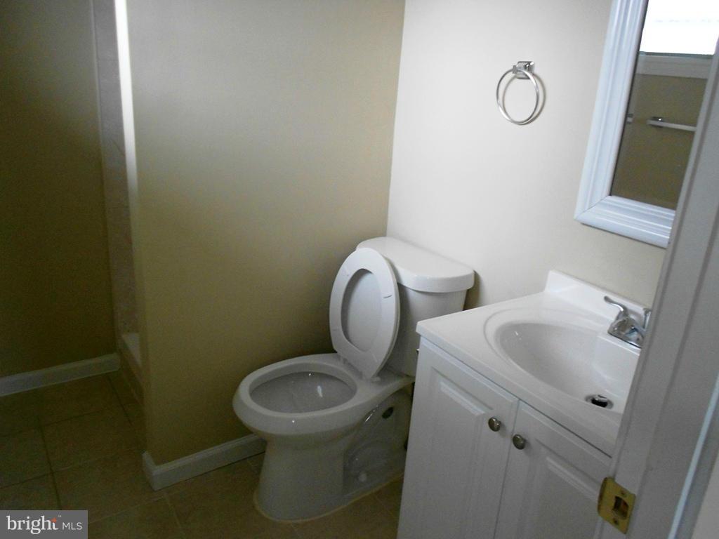 507 East Poplar Road Sterling, VA 20164 - Photo 14 of 23 Bath (Master)