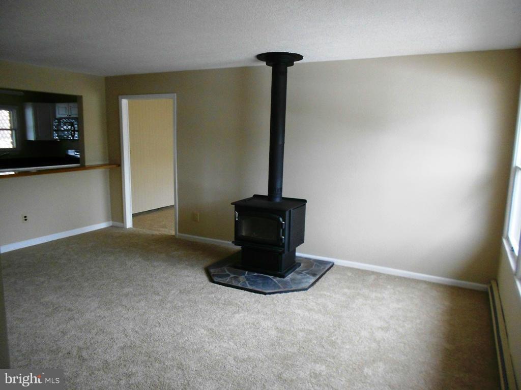507 East Poplar Road Sterling, VA 20164 - Photo 9 of 23 Living Room