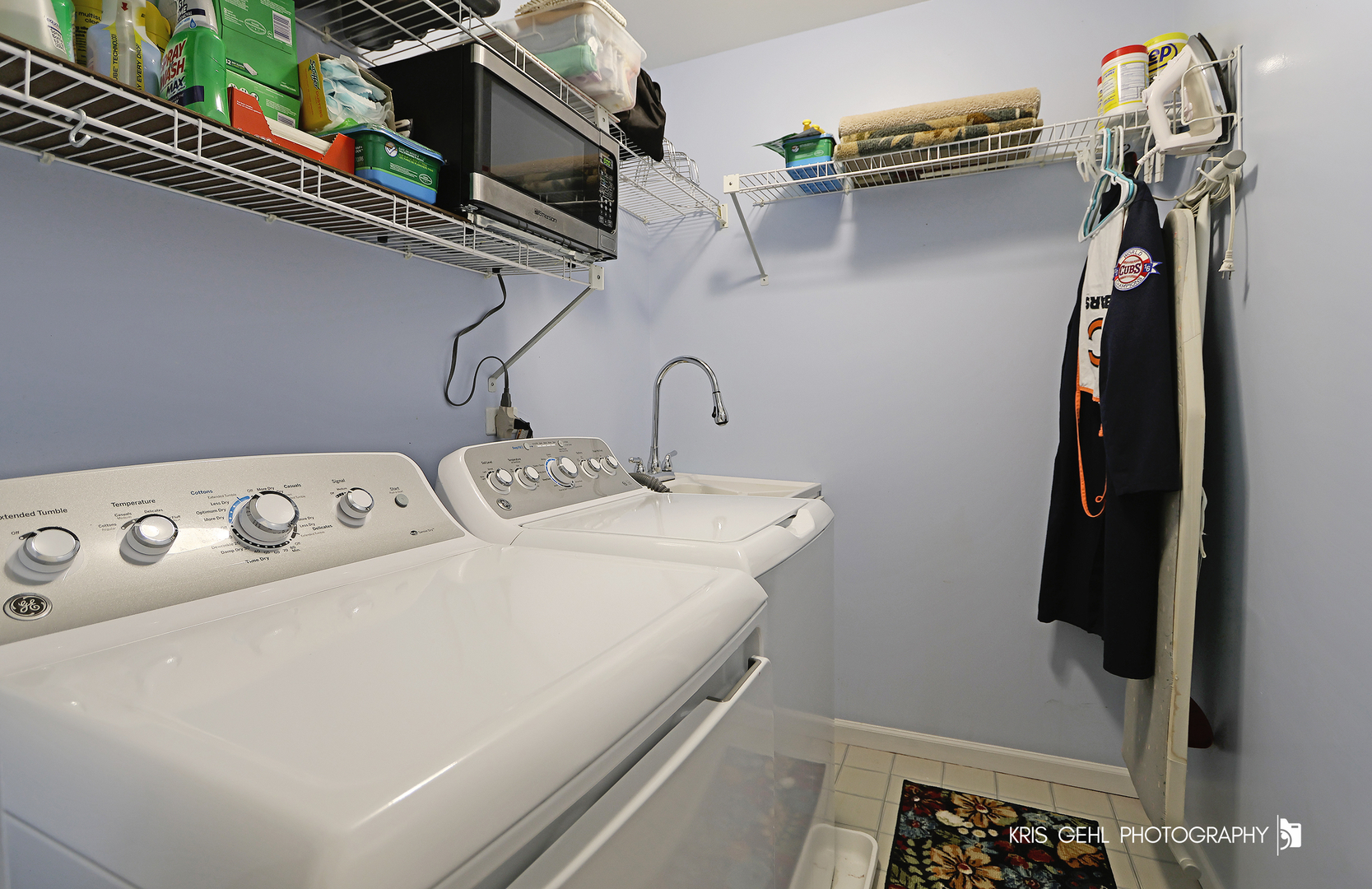 526 Whispering Pines Road Lindenhurst, IL 60046 - Photo 23 of 38 a utility room with dryer and washer