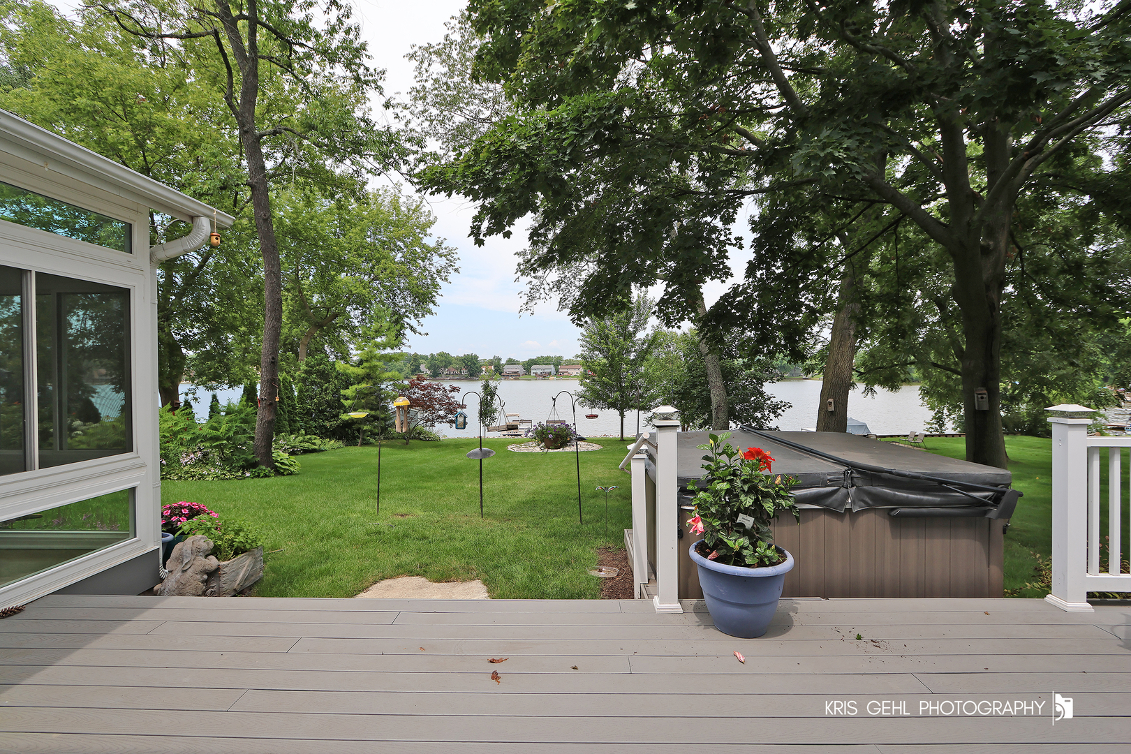 526 Whispering Pines Road Lindenhurst, IL 60046 - Photo 26 of 38 a view of a garden with potted plants