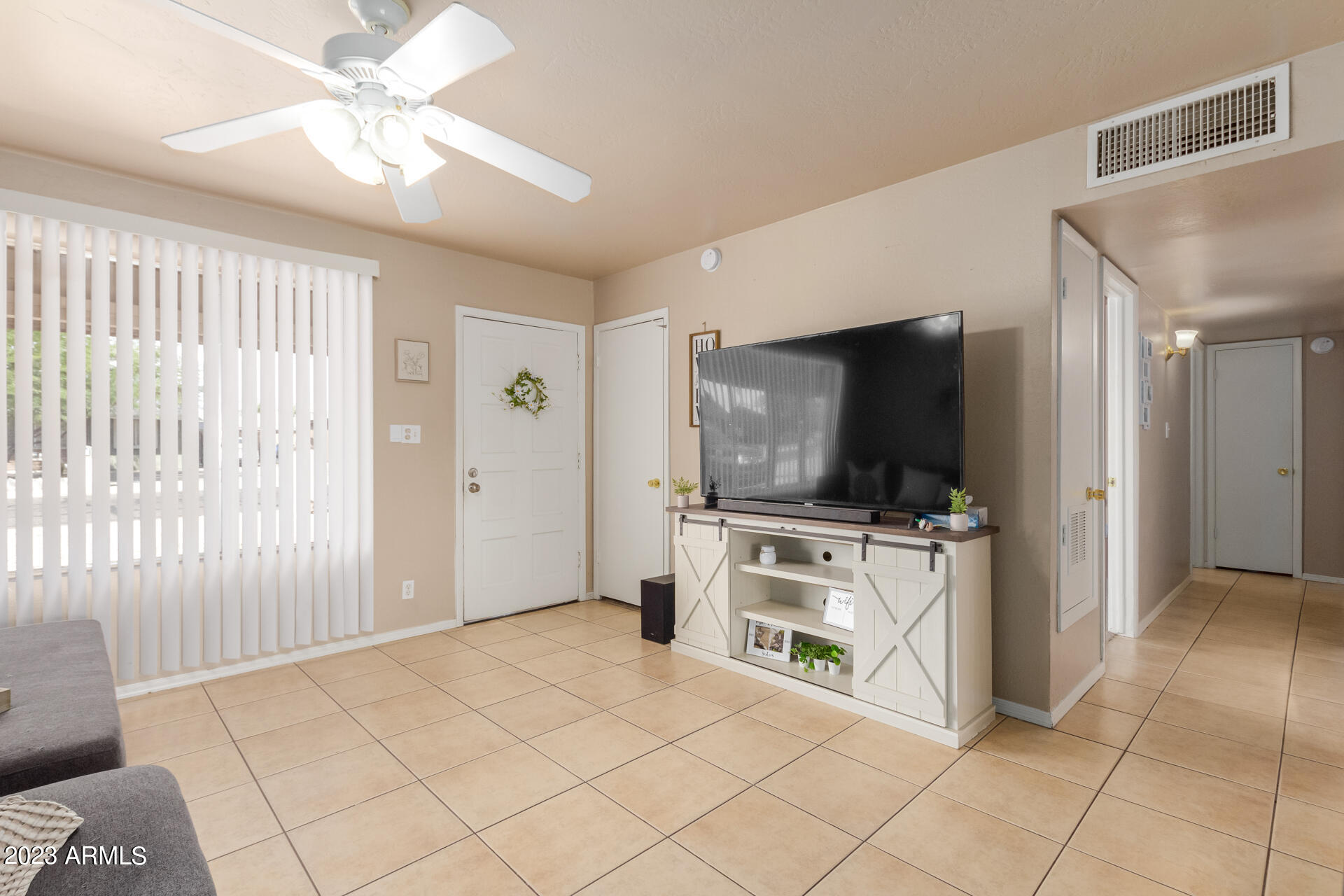 1519 West St John Road Phoenix, AZ 85023 - Photo 2 of 13 09-Saint John
