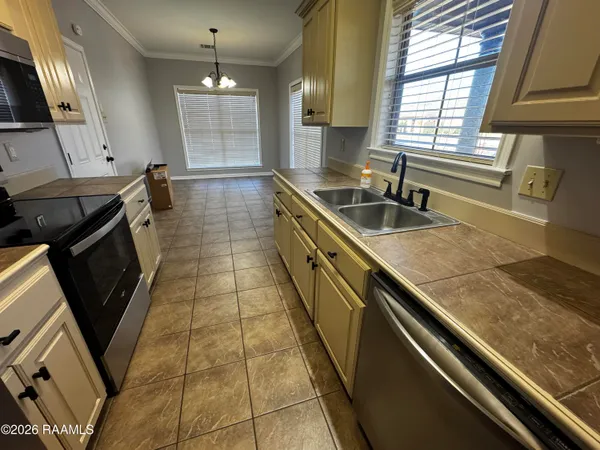 $1,695 | 201 Pavilion Street, Lafayette, LA 70507