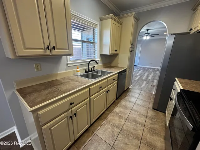 $1,795 | 201 Pavilion Street, Lafayette, LA 70507