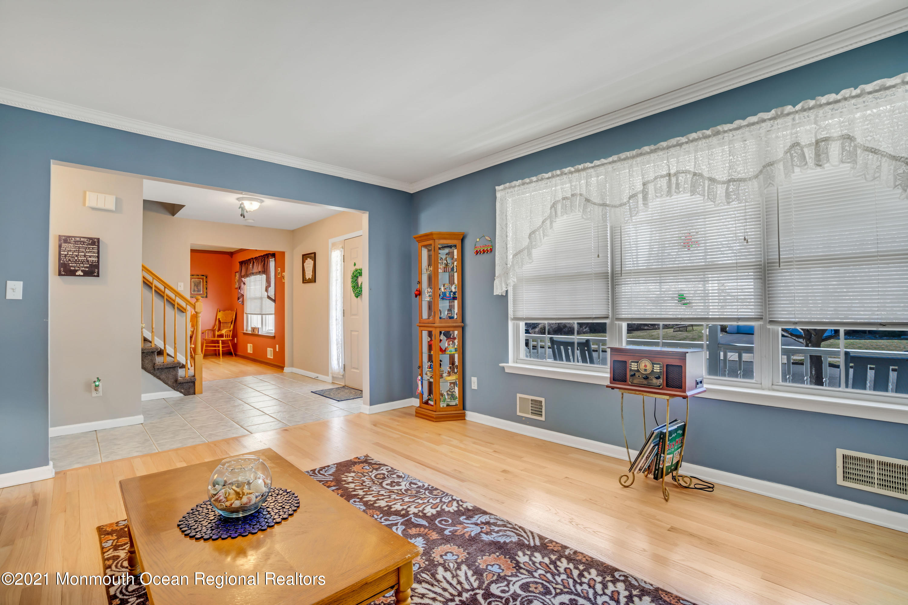 336 Meadowood Road Jackson, NJ 08527 - Photo 5 of 33 a living room with furniture and a table