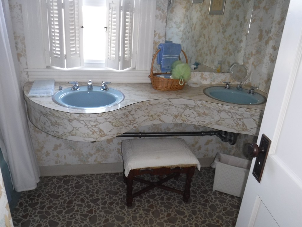 85 St Nicholas Avenue Worcester, MA 01606 - Photo 7 of 28 a bathroom with a sink and a mirror