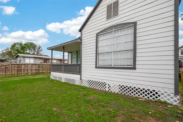 a view of a house with a back yard