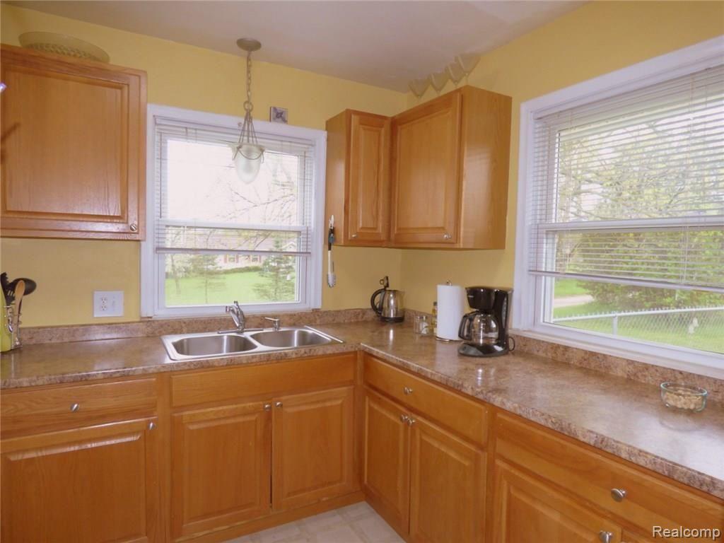 351 Mower Road Pinckney, MI 48169 - Photo 2 of 14 2 KITCHEN.JPG