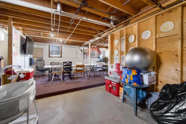 $829,900 | 913 Essex Street, Bangor, ME 04401