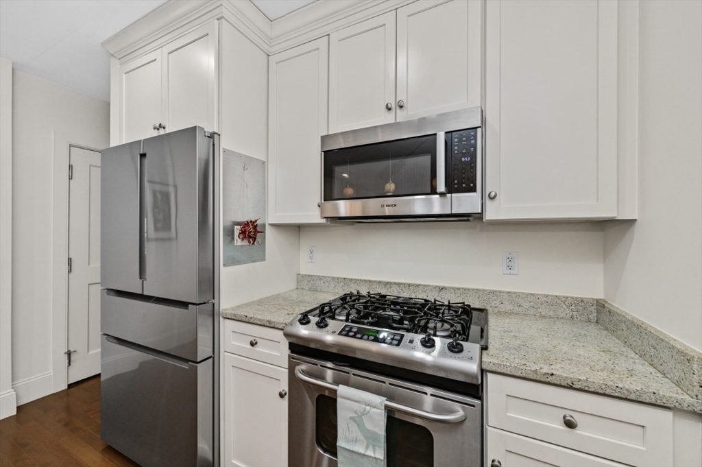116 Rantoul Street, Unit 503 Beverly, MA 01915 - Photo 2 of 12
