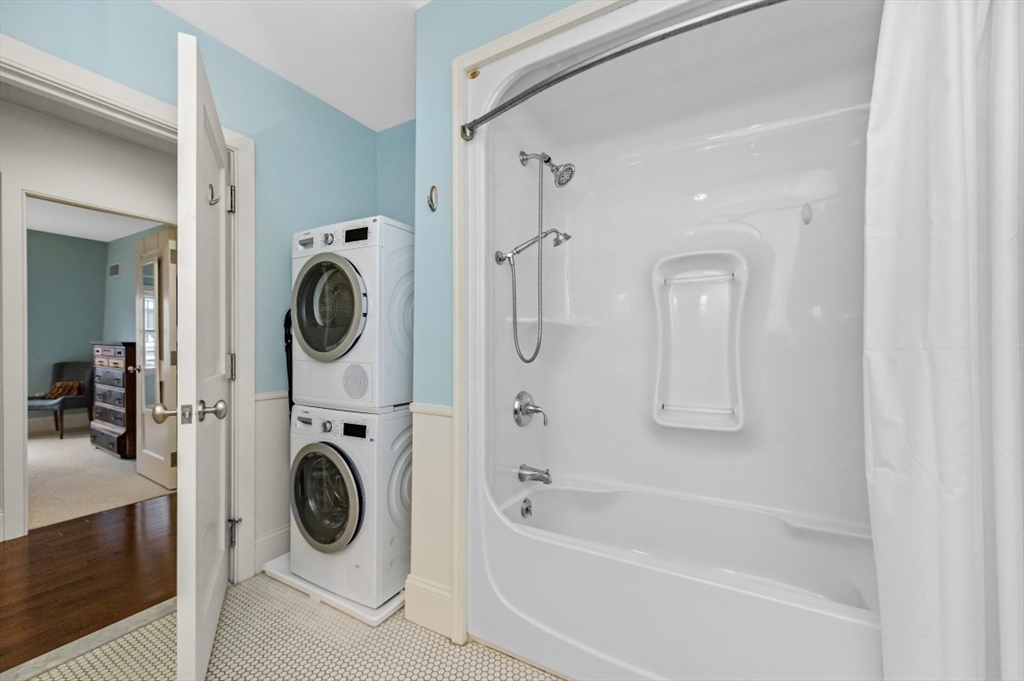 116 Rantoul Street, Unit 503 Beverly, MA 01915 - Photo 9 of 12