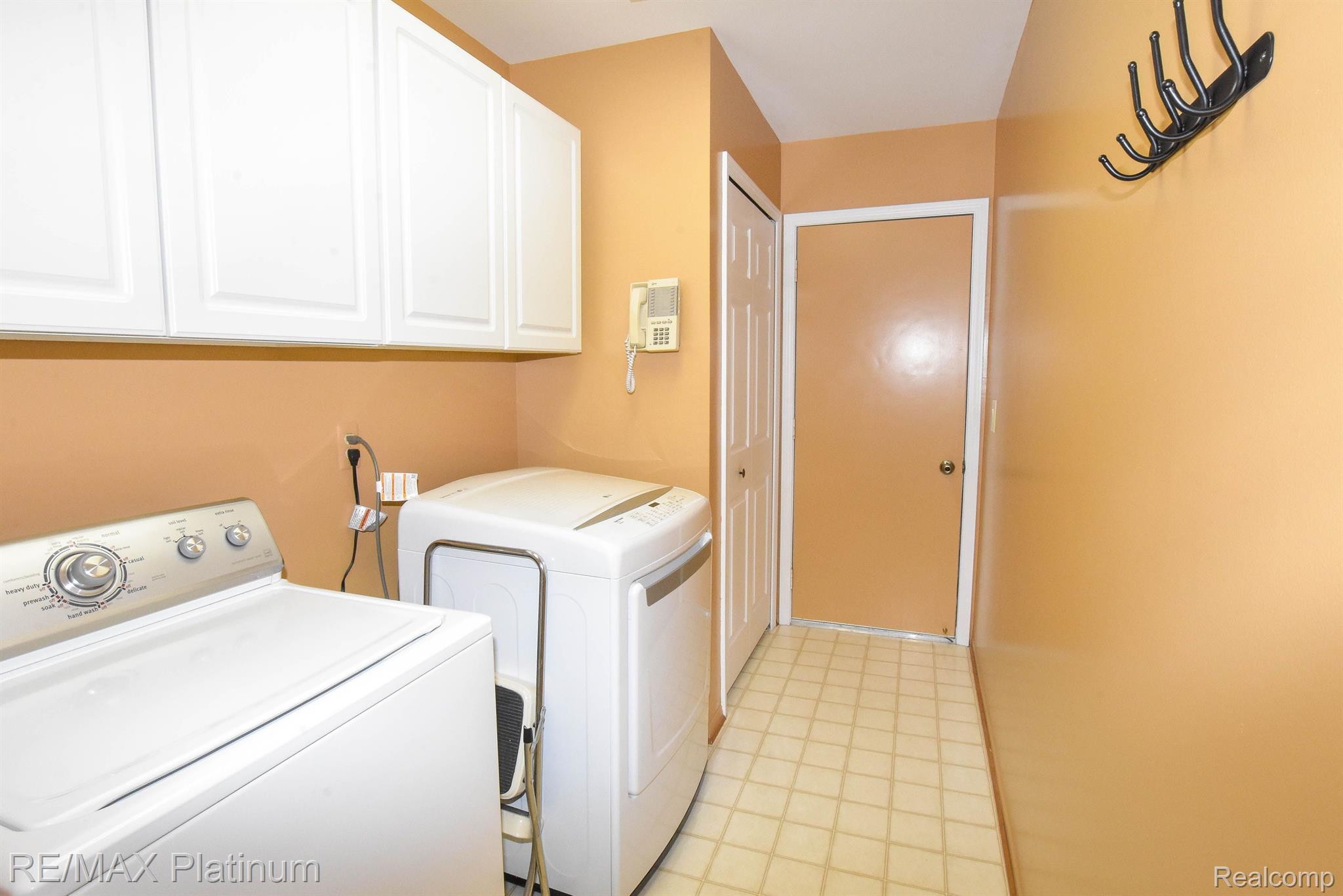 240 Pine Tree Ridge, Unit 1 Waterford, MI 48327 - Photo 27 of 36
