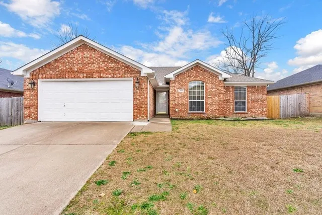 $2,300 | 324 Kingfisher Lane, Arlington, TX 76002