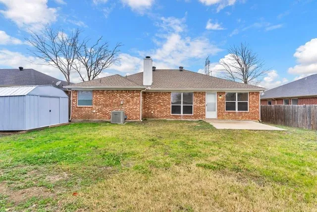 $2,300 | 324 Kingfisher Lane, Arlington, TX 76002
